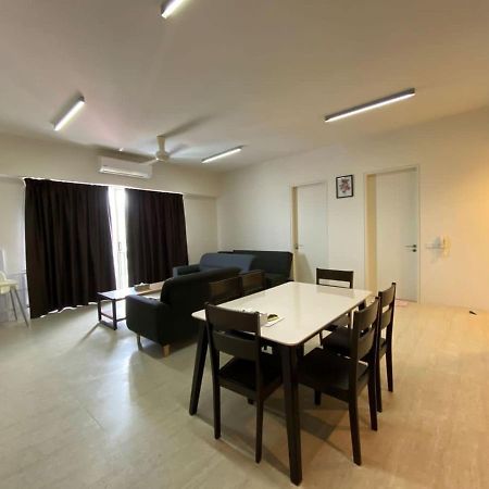 By The Sea Beachfront Penang Batu Ferringhi Exterior photo