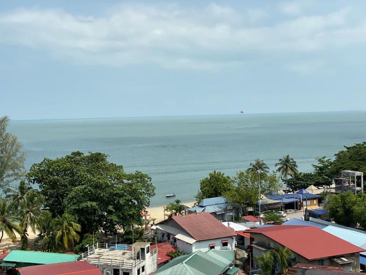 By The Sea Beachfront Penang Batu Ferringhi Exterior photo